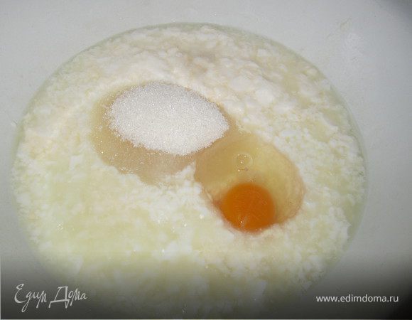 Кефир, яйщо, сахар, соль смешать.