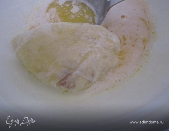 Готовые вареники обмокнуть в масло, для того чтобы они не слиплись.