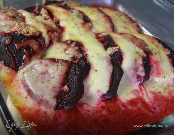 Поставить под гриль минут на 5, чтобы сыр расплавился.