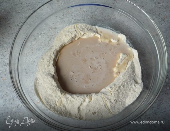Накрыть полотенцем и поставить в теплое место на 15 мин. Я ставлю в теплую духовку.