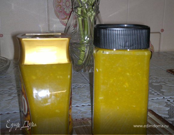 как только наша масса закипает добавляем корицу(я ложу 1,5 ч.л.) и крахмал(по желанию).Варим еще 15 минут до загустения и всё!наш джем готов!формируем по баночкам(у меня из под кофе)