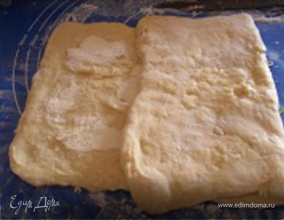 1/3 часть теста загнуть.