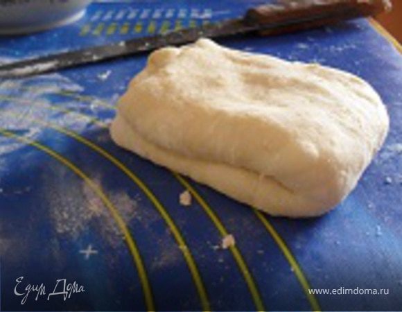 Затем снова пополам.Выложить на противень и дать полежать 1 час.