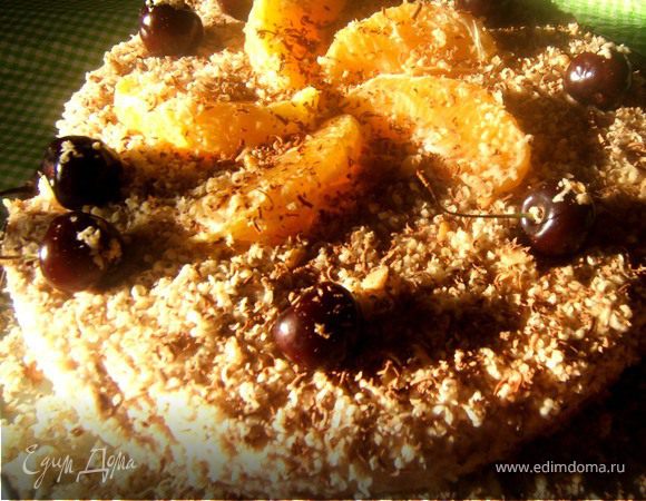 Через 2 часа вынуть из формы, украсить апельсинами и черешней, я посыпала сверху тертым грецким орехом и шоколадом