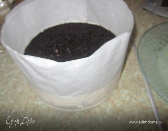 Достаем бисквит из холодильника.