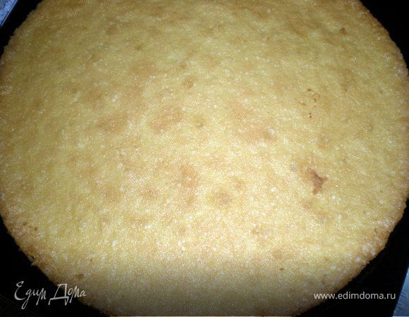 Выпекаем бисквиты в разогретой до 170-180гр духовке,минут 15,но вы смотрите по своей духовке.Как станет золотистым цветом-готово.Бисквиты остужаем.