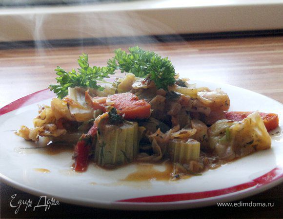 всё пермешиваем и тушим еще минут 5 и всё наши овощи готовы)