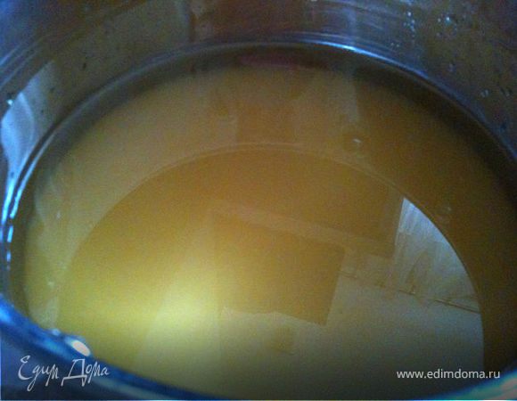 Добавим сахар и перемешаем. 