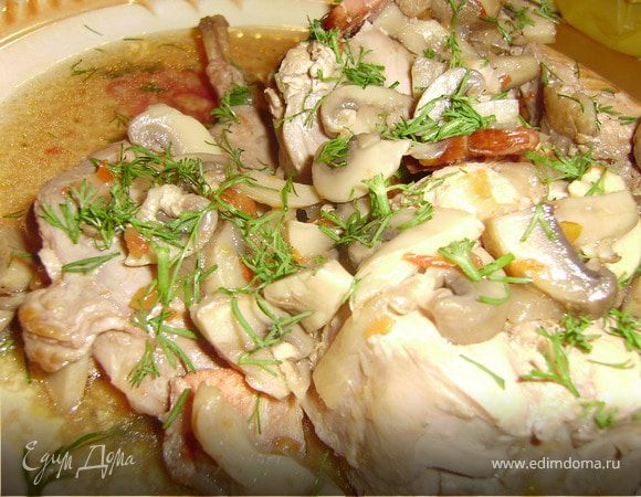 Все кролик в вине готов... Мясо подавать к столу, полив соусом в котором оно готовилось....Приятного аппетита!!!!