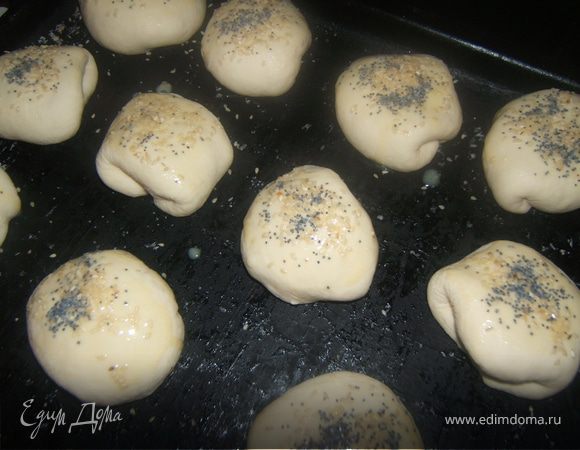 Переворачиваем и выкладываем на смазанный маслом противень