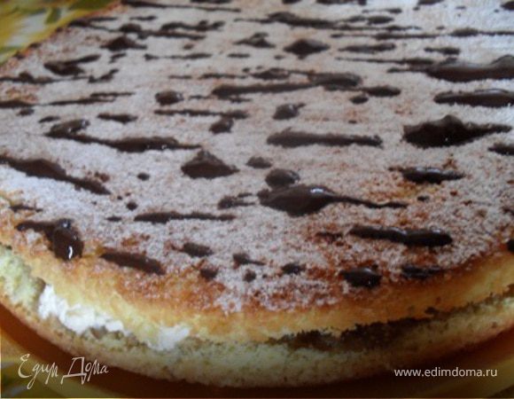 Потом, пьем чай, да да, именно чай, т.к.традиционно бисквит подают с чаем.