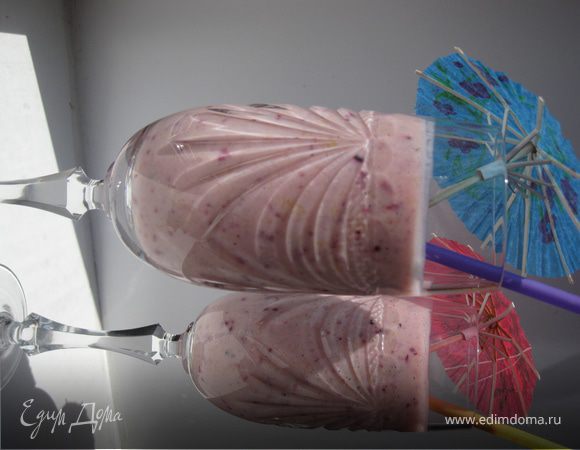 Все поместить в блендер, перемешать, разлить по стаканам. Очень хорошо подавать на завтрак сытно и полезно.