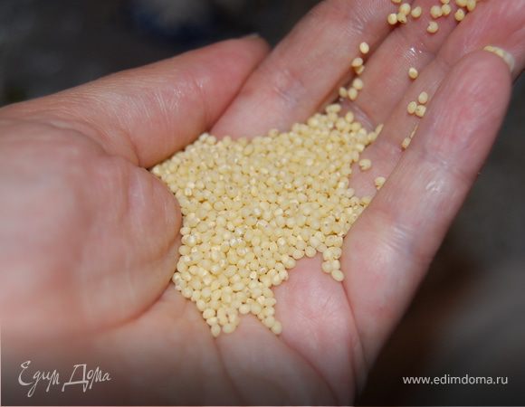 Все перемешивала, в оригинале рецепта сказано  разлить в бутыли, добавив в каждую из них по 2-4 изюминки и по щепотке промытого пшена. Бутылки закупорить и хранить в прохладном месте в горизонтальном положении. Через два дня квас готов. Видимо, это для того, чтоб пшено не всплыло…. 