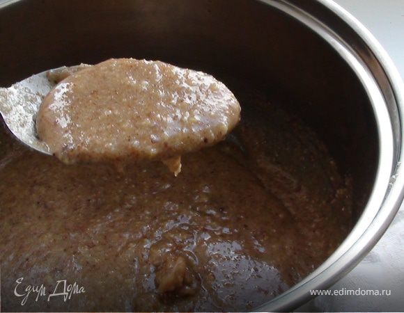 Снять с огня, добавить ванилин и дать остыть (пока остывает, можно ее несколько раз перемешать).