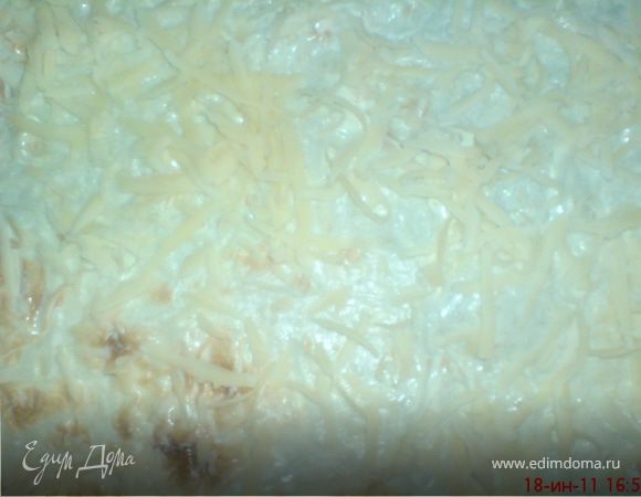 натереть на него сыр /я брала голландский/ на мелкой тёрке