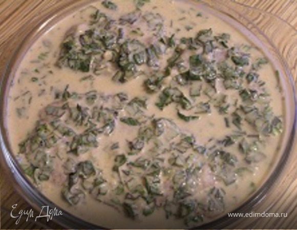 и залейте полученным маринадом куриное мясо. Закройте пленкой и поставьте в холодильник на 24 часа.