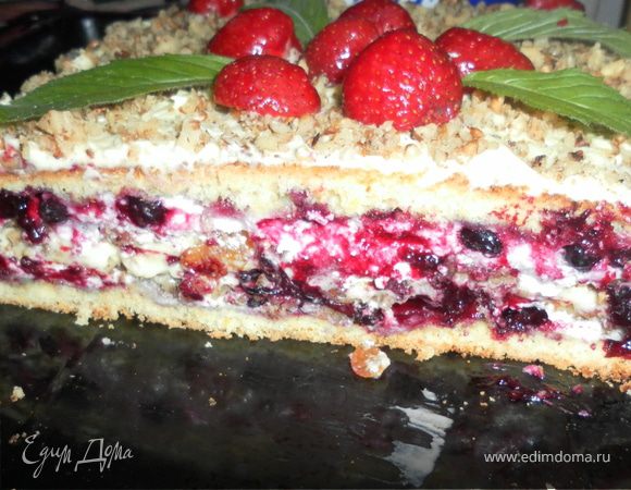 варим заварной крем из желтков,сахара молока,крахмала остужаем и взбиваем вместе с предварительно взбитым маслом,а теперь покрываем 1/2 частью крема один из коржей и укладываем второй начинкой всередину,а сверху получается корж,обмазываем второй частью крема и украшаем по желанию, охладив часок другой всех зовем к столу!