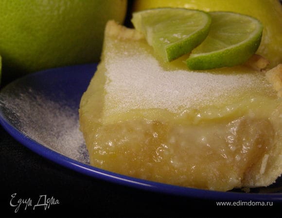 Готовый пирог остудить. Можно присыпать сахарной пудрой.