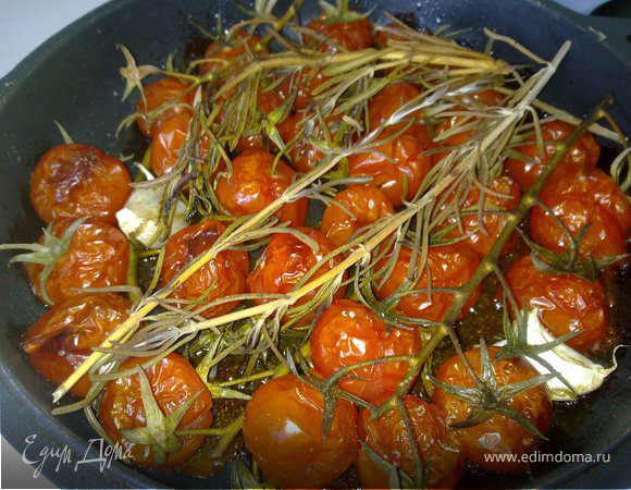 Я держала в духовке чуть более часа. Они наполнились запахом розмарина и чеснок. Подавала к запеченной с картофелем дораде. Ну очень!!!  Автор предлагает второй вариант с тимьяном. 