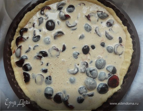 Залить творожной массой черешню ***на такой диаметр формы количество ингредиентов стоит сократить, т.к. примерно 1/4 массы осталась лишней*** 