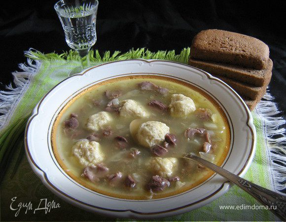 Суп посолить по вкусу.Дать не много настоятся и подавать посыпав молотым чёрным перцем.