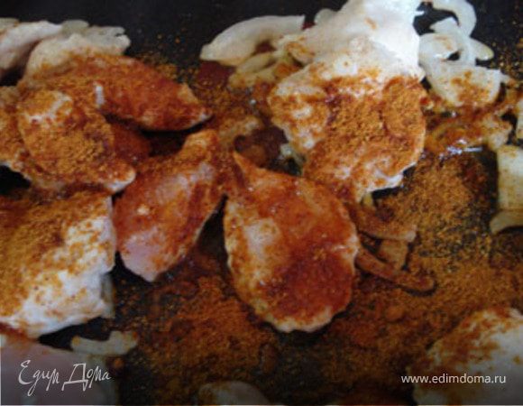 Добавить специи, немного все обжарить. 