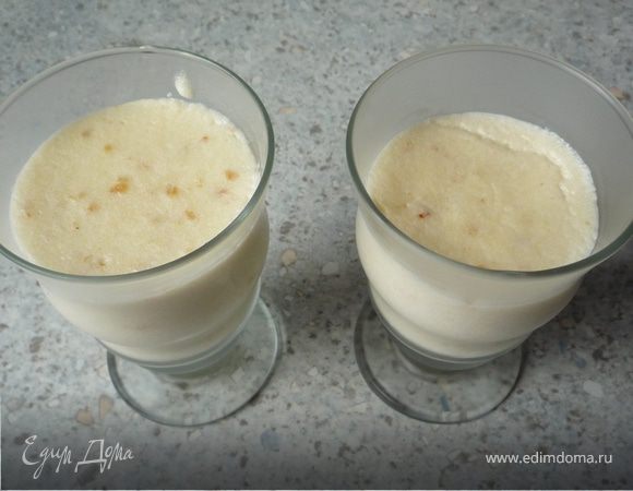 Пудинг разлить по десертным стаканам, дать остыть.