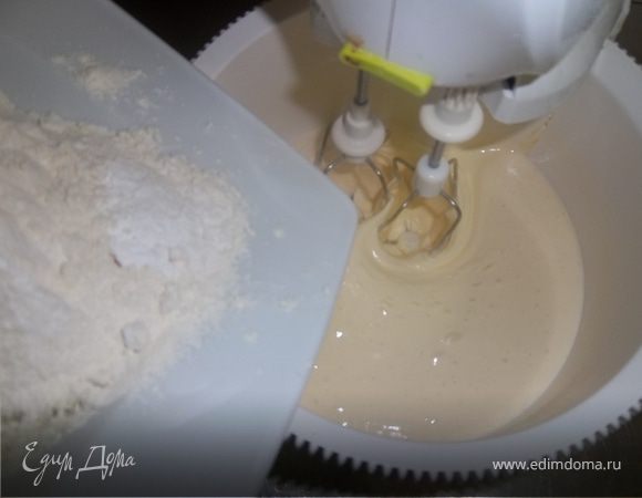 Добавляем муку