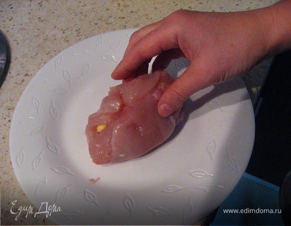 Заворачиваем и формируем котлетку.