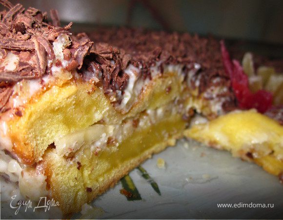 Мелкими деталями украшения моего тортика стали покупные сушеные ломтики ананаса с сахаром.