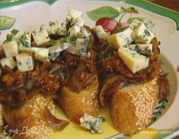 Присыпать листьями тимьяна.