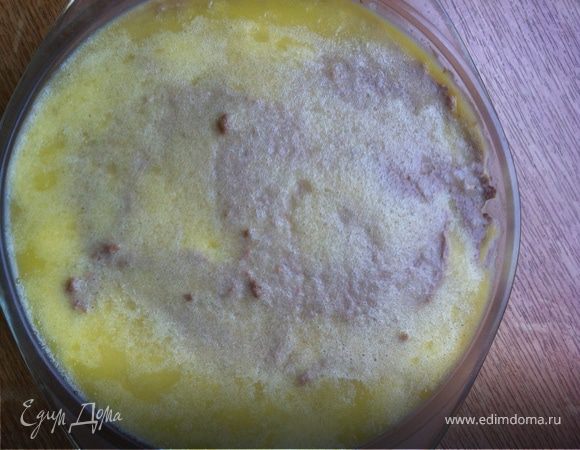 Затем печенку с овощами и соусом перемалываем в блендере до консистенции паштета, собственно говоря :-)
Отдельно растапливаем 100 г сливочного масла.
Полученный паштет выкладываем в форму и заливаем топленым маслом. Затем ставим в холодильник, чтоб все остыло и маселко снова загустело, образуя сверху желтеньий слой (который у меня, как я уже успела сообщить, как раз и не получился :-)).

А потом кушаем! Со свеженьким багетом или тостиками! Или еще очень вкусно с многозерновыми хлебцами финкрисп)) (прошу прощения за скрытую рекламу, но я от них в восторге!!!!)))