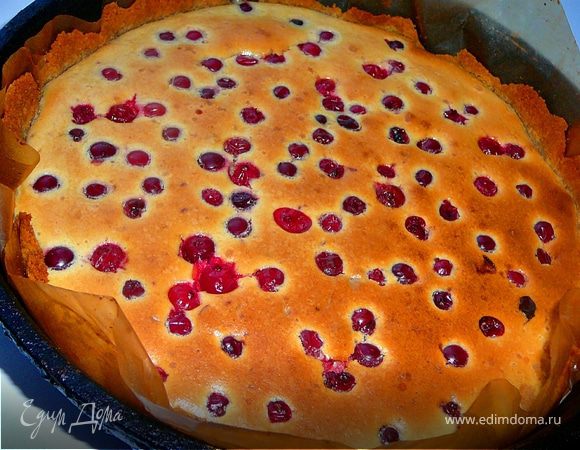 Отправить в разогретую до 180гр. духовку, на 45 минут. Духовку желательно не открывать. Выключить и оставить на час, все так же в закрытой духовке. Достать и поставить на несколько часов в холодильник, лучше на ночь.