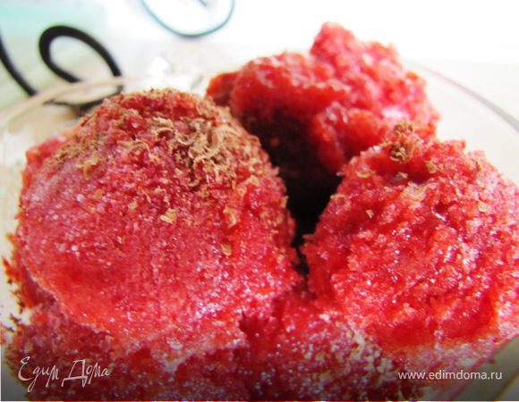 По истечении 3-5 часов получаем натур-продукт, и подаем его всем желающим. Я дополнительно посыпала тертым черным шоколадом.