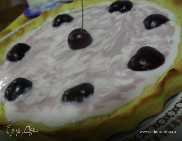 Украсить готовый тарт оставшейся черешней.Убрать в холод для застывания.