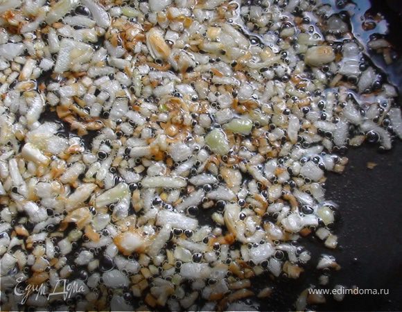 Лук обжарить.