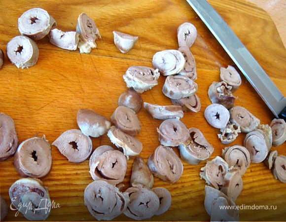 Далее сердечки порезать колечками (не особо мелко-на фото видно).

