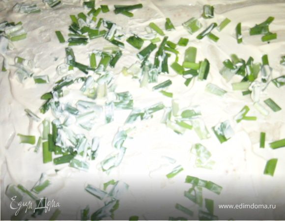 посыпать зелёным луком.
