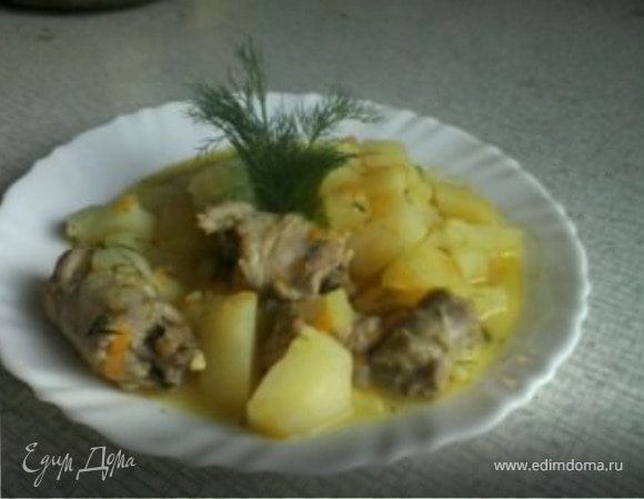 Вот блюдо и готово)
Готовим легкий салатец, сервируем стол и приятного)!