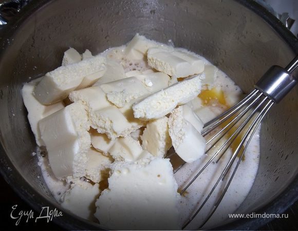 Добавляем белый шоколад (300гр)...