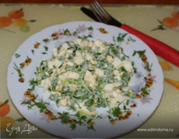 Положить майонез (или другую заправку - см. в ингредиентах) и хорошо перемешать. Соль добавляется по вкусу. Подавать в общем блюде или на порционных тарелках. Приятного аппетита!