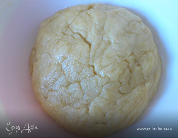 Замесить тесто и выставить на холод на 40минут
