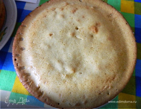 Выпеченный корж 