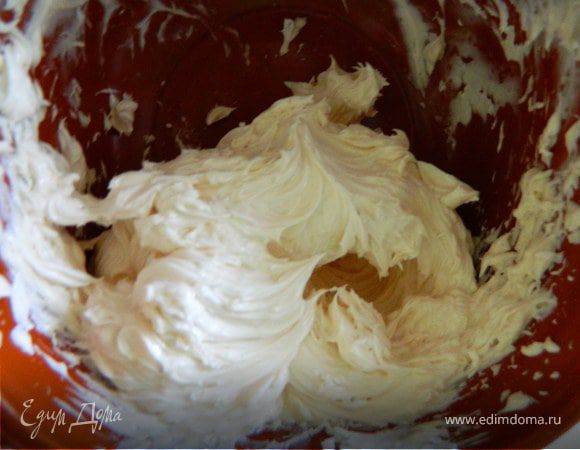 Крем взбивать долго, он получиться густой-при густой