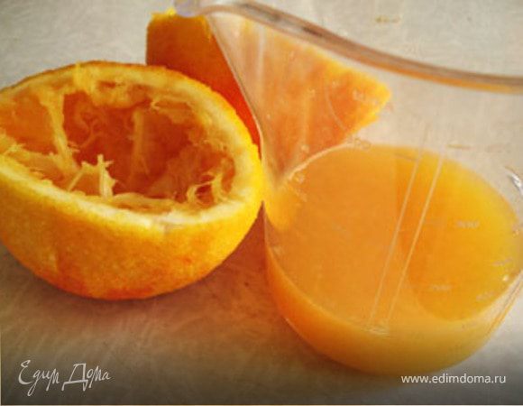 Выжать сок из 1 апельсина. Получается 100 мл.