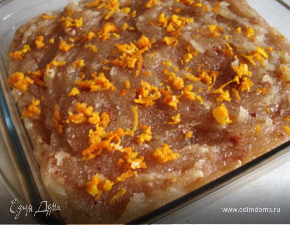 Разогреваем масло и поджариваем манку. В смесь добавляем сироп, миндаль и корицу. 
Варим все 10 минут, постоянно помешивая. Готовую смесь выкладываем в форму, посыпаем цедрой апельсина и корицей. После остывания халву можно 
подавать к чаю и не только...