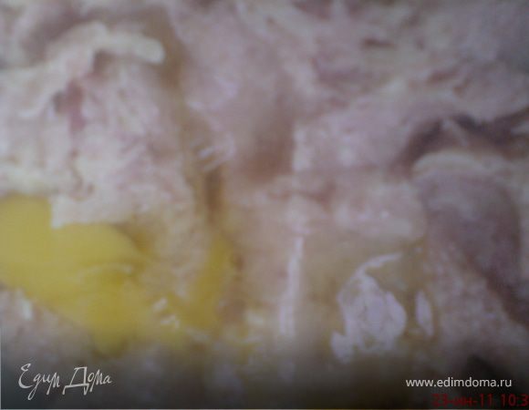 Добавить в фарш яйцо.