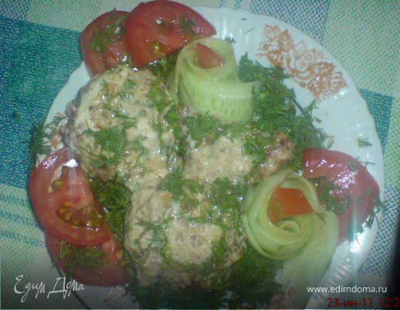 Подавать с овощами.