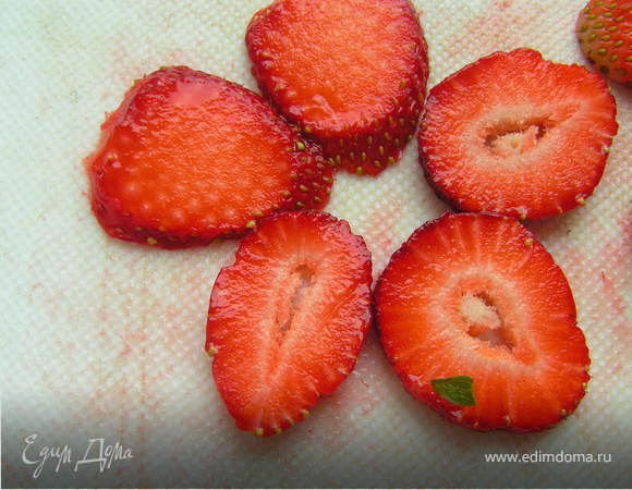 Из 5 таких делаем цветочек для будущего украшения...