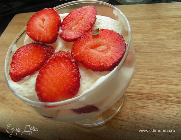 Кладем второй квадратик сверху и украшаем его цветочком...